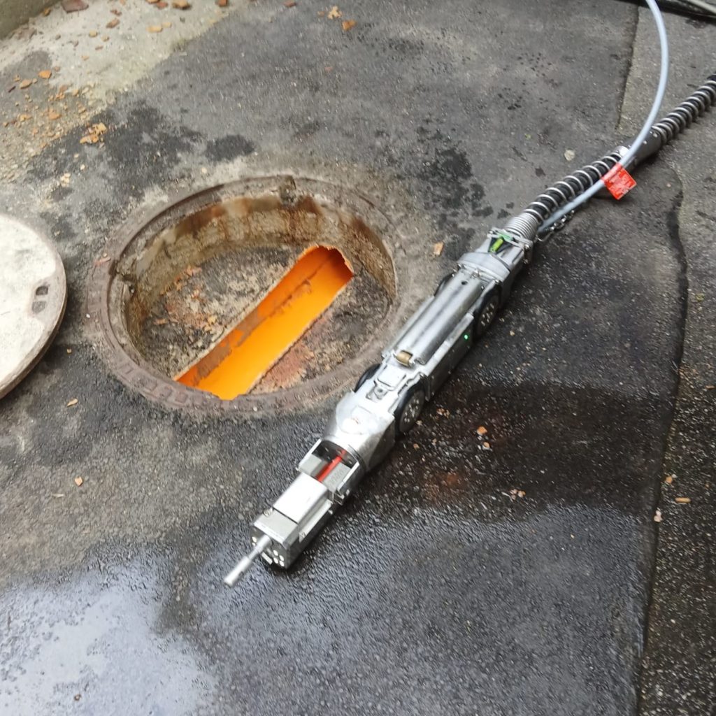 Ultravysokotlaký vodní tryskací robot Brunhilde (DN 150)